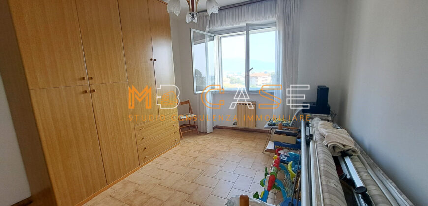 Ampio Plurilocale con Vista Mare e Doppia Esposizione – Ultimo Piano con Ascensore, Albenga