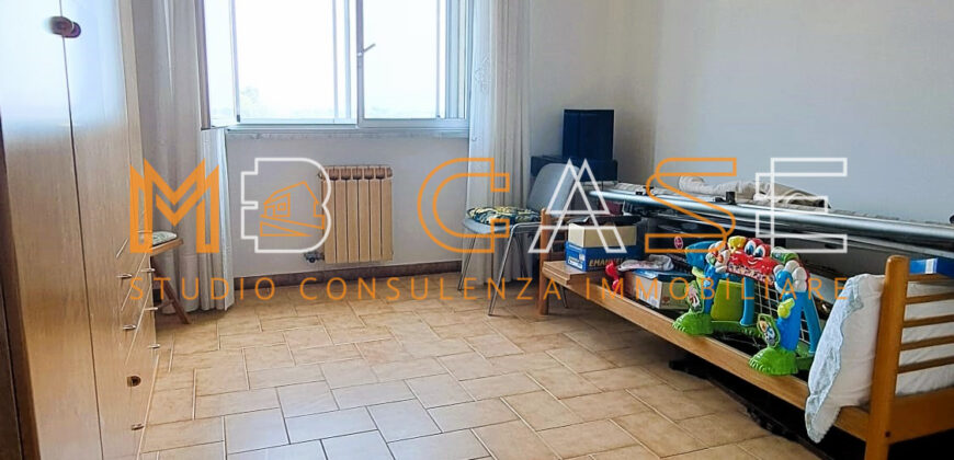 Ampio Plurilocale con Vista Mare e Doppia Esposizione – Ultimo Piano con Ascensore, Albenga