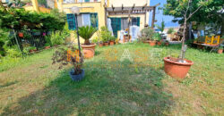 Trilocale Pari al Nuovo con Giardino Privato, Box e 7 Posti Auto – Coste di Leca (Albenga)