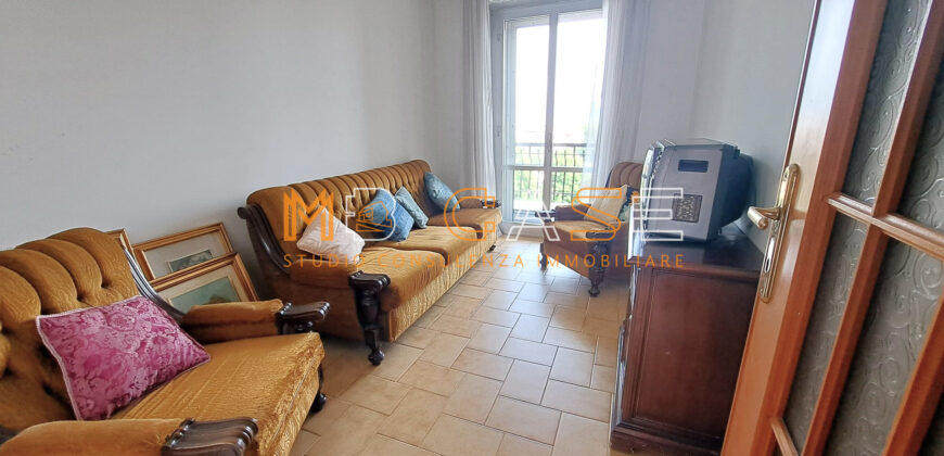 Ampio Plurilocale con Vista Mare e Doppia Esposizione – Ultimo Piano con Ascensore, Albenga