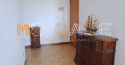 Ampio Plurilocale con Vista Mare e Doppia Esposizione – Ultimo Piano con Ascensore, Albenga