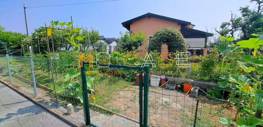 Trilocale Pari al Nuovo con Giardino Privato, Box e 7 Posti Auto – Coste di Leca (Albenga)