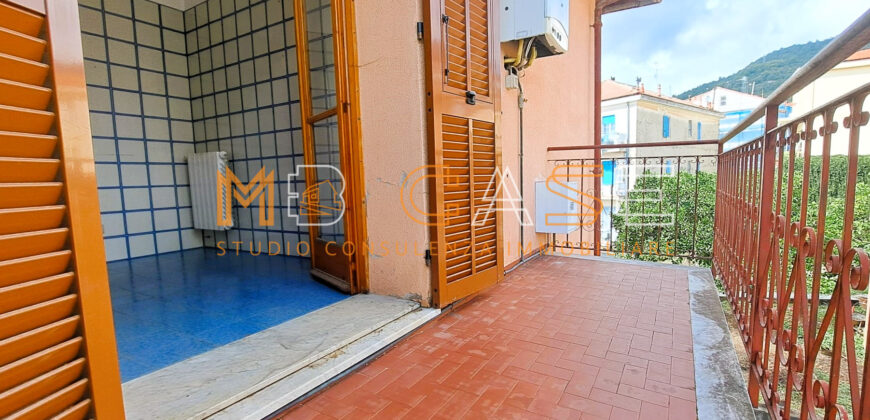 Luminoso Appartamento Quadrilocale con Vista Mare – Moglio, Alassio