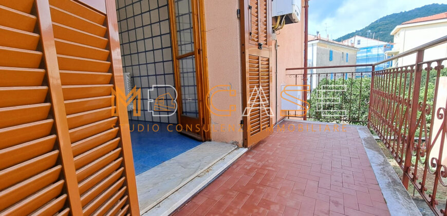 Luminoso Appartamento Quadrilocale con Vista Mare – Moglio, Alassio