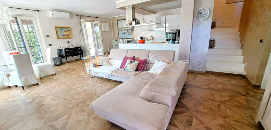 Villa indipendente con vista mozzafiato sul Golf e sul mare – Liguria