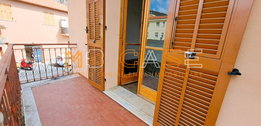 Luminoso Appartamento Quadrilocale con Vista Mare – Moglio, Alassio