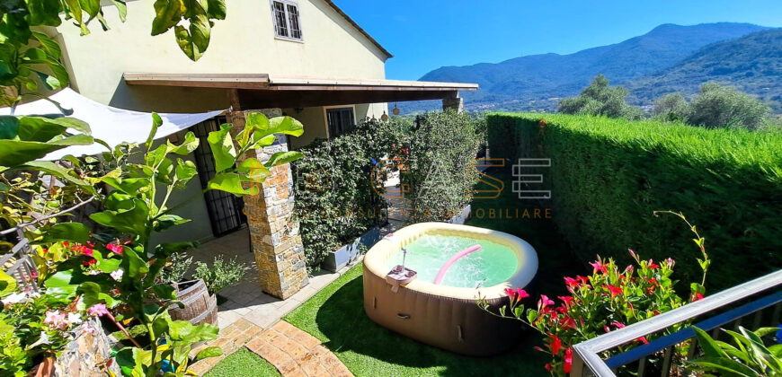 Villa indipendente con vista mozzafiato sul Golf e sul mare – Liguria