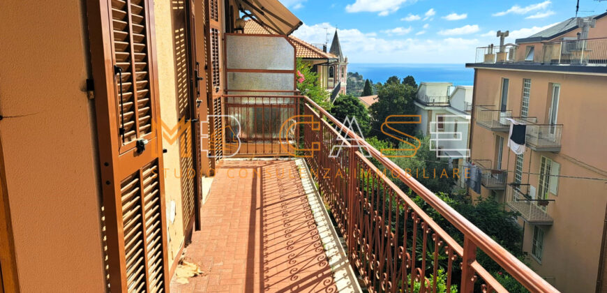 Luminoso Appartamento Quadrilocale con Vista Mare – Moglio, Alassio