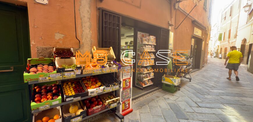 Attività in vendita a Laigueglia-Minimarket storico fronte mare