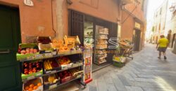 Attività in vendita a Laigueglia-Minimarket storico fronte mare