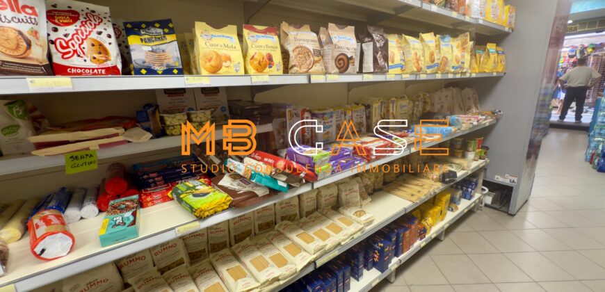 Attività in vendita a Laigueglia-Minimarket storico fronte mare