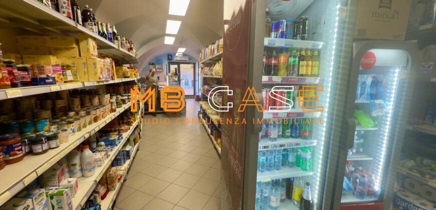 Attività in vendita a Laigueglia-Minimarket storico fronte mare
