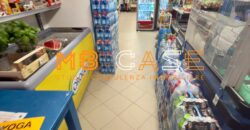 Attività in vendita a Laigueglia-Minimarket storico fronte mare