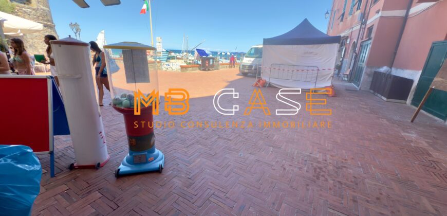 Attività in vendita a Laigueglia-Minimarket storico fronte mare