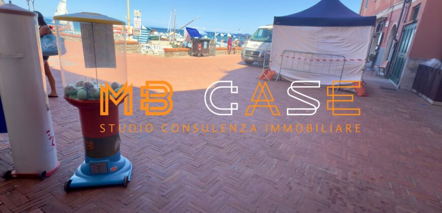 Attività in vendita a Laigueglia-Minimarket storico fronte mare