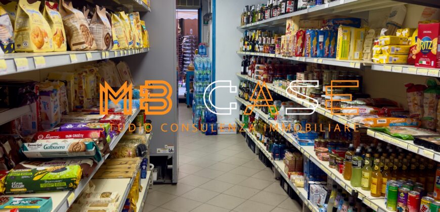 Attività in vendita a Laigueglia-Minimarket storico fronte mare