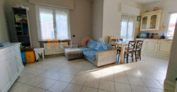 Trilocale Angolare Ristrutturato a 200 metri dal Mare