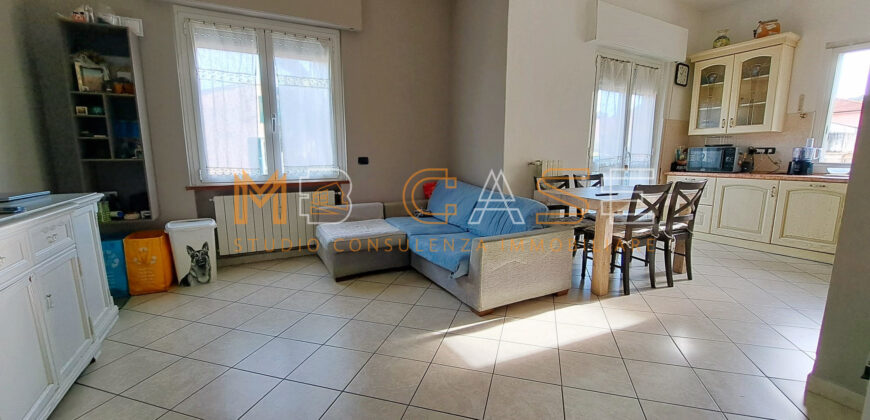 Trilocale Angolare Ristrutturato a 200 metri dal Mare