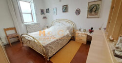 Trilocale su 2 Livelli con Doppi Servizi nel Centro Storico di Albenga