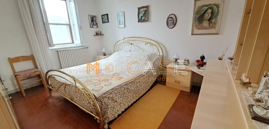 Trilocale su 2 Livelli con Doppi Servizi nel Centro Storico di Albenga