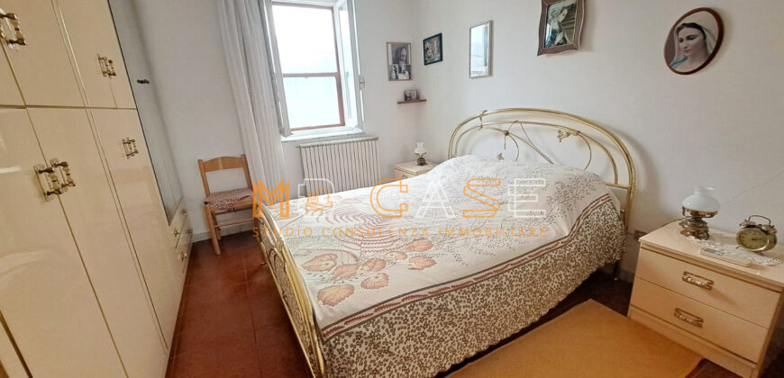 Trilocale su 2 Livelli con Doppi Servizi nel Centro Storico di Albenga