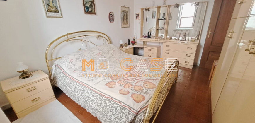 Trilocale su 2 Livelli con Doppi Servizi nel Centro Storico di Albenga