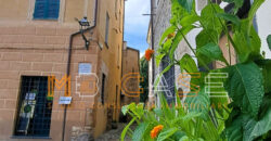 Trilocale su 2 Livelli con Doppi Servizi nel Centro Storico di Albenga