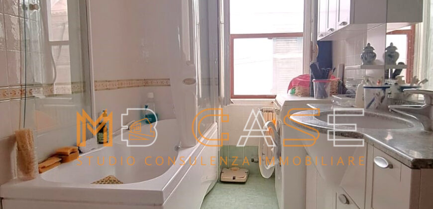 Trilocale su 2 Livelli con Doppi Servizi nel Centro Storico di Albenga