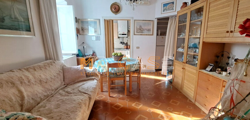 Trilocale su 2 Livelli con Doppi Servizi nel Centro Storico di Albenga