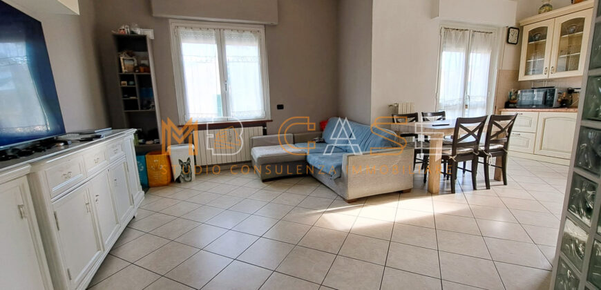 Trilocale Angolare Ristrutturato a 200 metri dal Mare