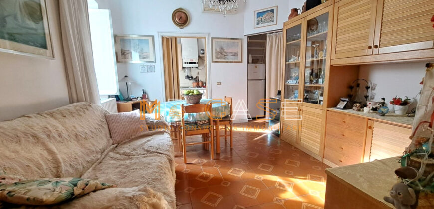 Trilocale su 2 Livelli con Doppi Servizi nel Centro Storico di Albenga