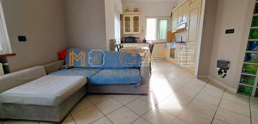 Trilocale Angolare Ristrutturato a 200 metri dal Mare