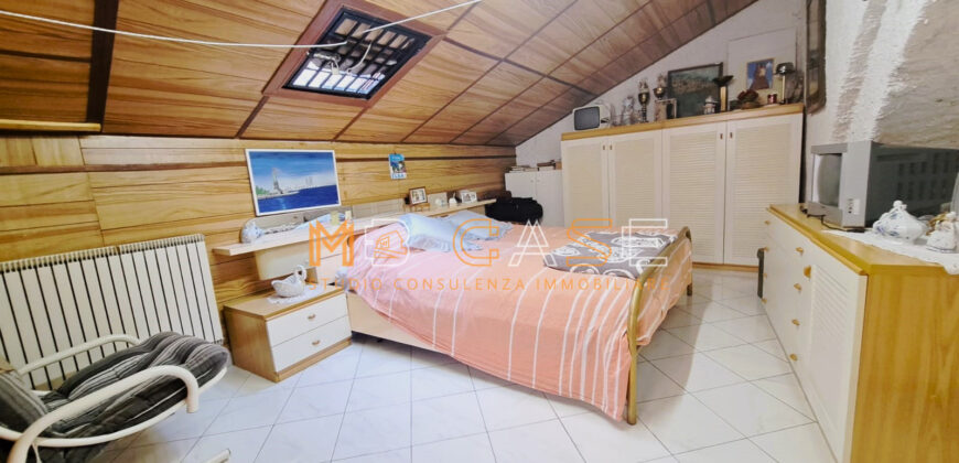 Trilocale su 2 Livelli con Doppi Servizi nel Centro Storico di Albenga