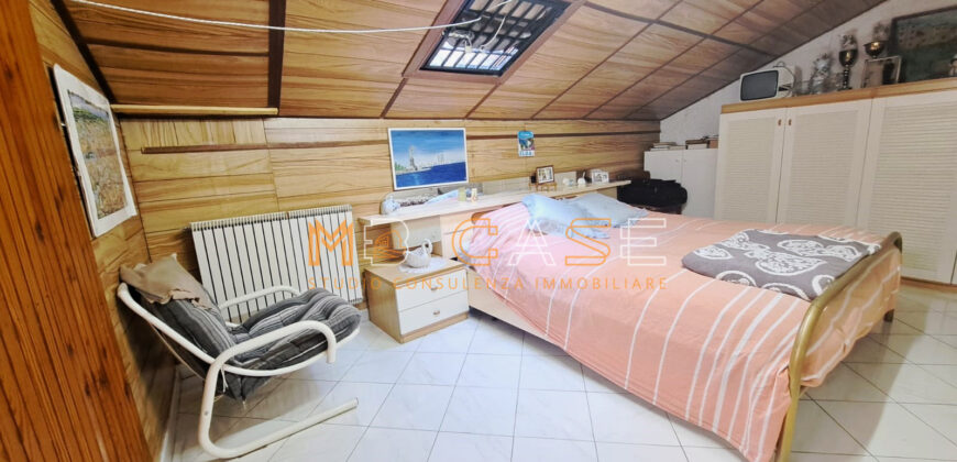 Trilocale su 2 Livelli con Doppi Servizi nel Centro Storico di Albenga