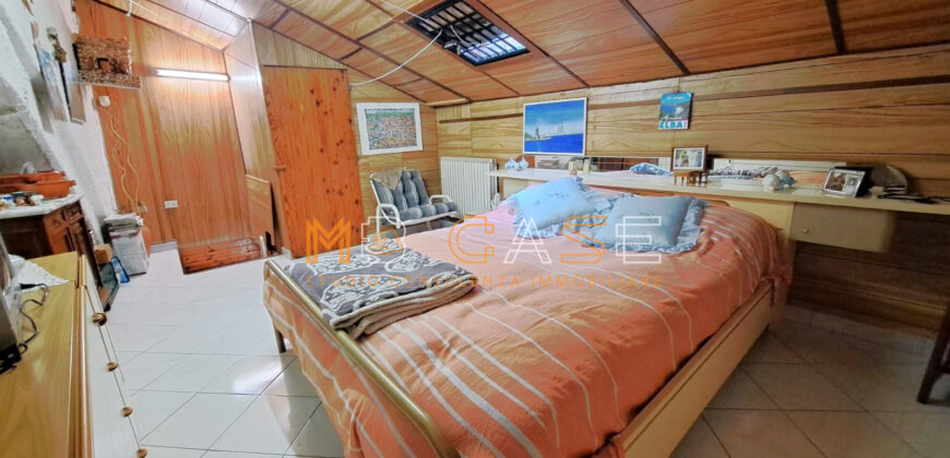 Trilocale su 2 Livelli con Doppi Servizi nel Centro Storico di Albenga