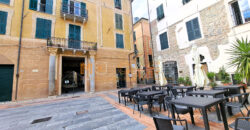 Trilocale su 2 Livelli con Doppi Servizi nel Centro Storico di Albenga