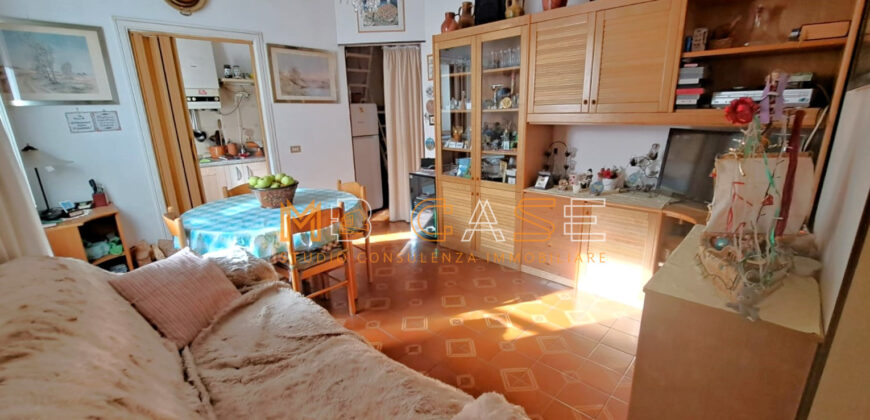 Trilocale su 2 Livelli con Doppi Servizi nel Centro Storico di Albenga