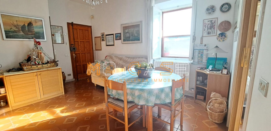 Trilocale su 2 Livelli con Doppi Servizi nel Centro Storico di Albenga