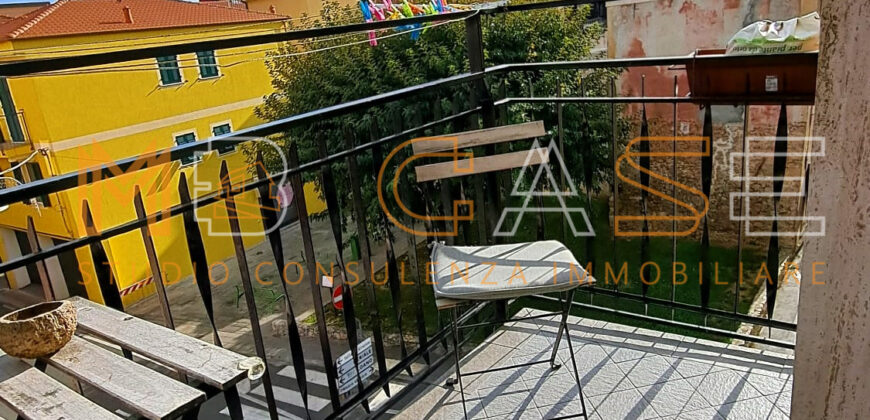 Trilocale Angolare Ristrutturato a 200 metri dal Mare