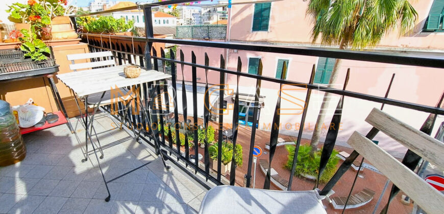 Trilocale Angolare Ristrutturato a 200 metri dal Mare