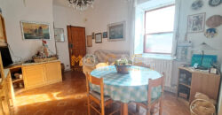 Trilocale su 2 Livelli con Doppi Servizi nel Centro Storico di Albenga