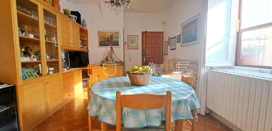 Trilocale su 2 Livelli con Doppi Servizi nel Centro Storico di Albenga