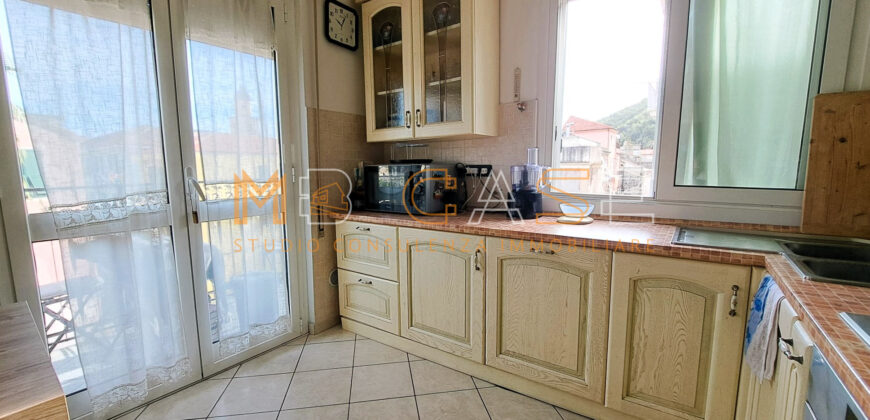 Trilocale Angolare Ristrutturato a 200 metri dal Mare