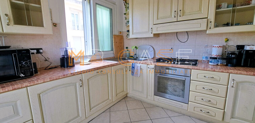 Trilocale Angolare Ristrutturato a 200 metri dal Mare