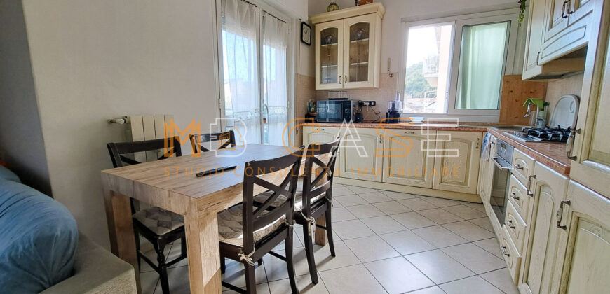 Trilocale Angolare Ristrutturato a 200 metri dal Mare