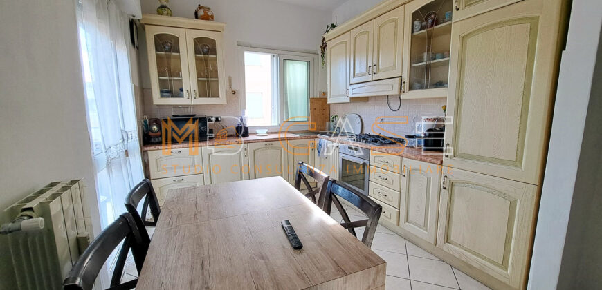 Trilocale Angolare Ristrutturato a 200 metri dal Mare