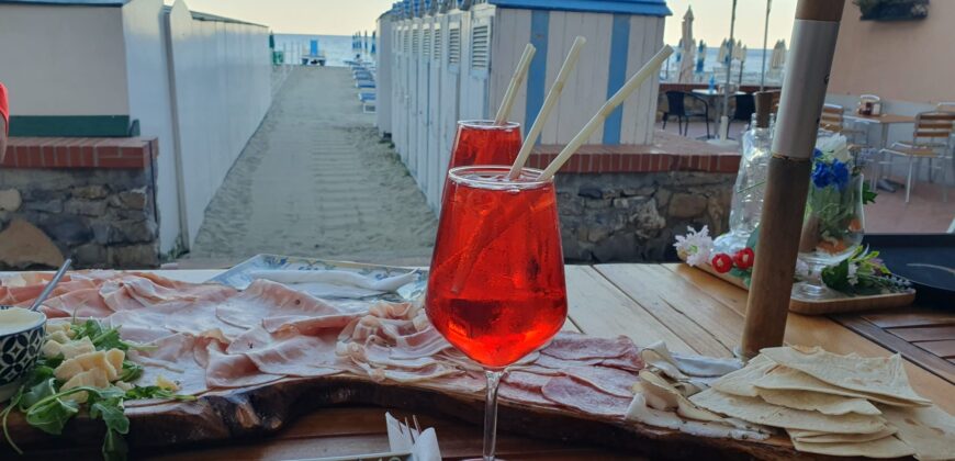 ATTIVITÀ COMMERCIALE IN VENDITA A LAIGUEGLIA (SV)