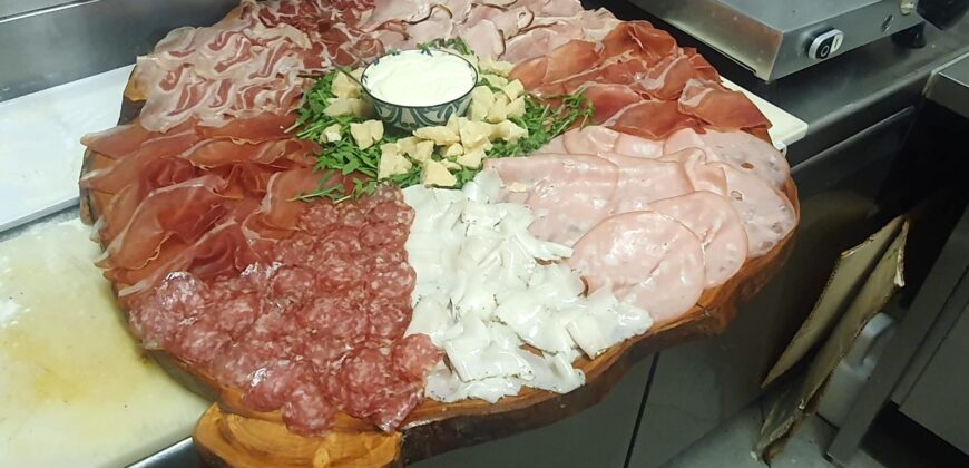 ATTIVITÀ COMMERCIALE IN VENDITA A LAIGUEGLIA (SV)