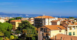 H1-Attico Trilocale con Meravigliosa Terrazza Vista Mare in Vendita Albenga