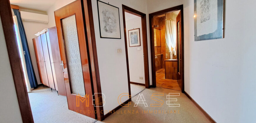 H1-Attico Trilocale con Meravigliosa Terrazza Vista Mare in Vendita Albenga